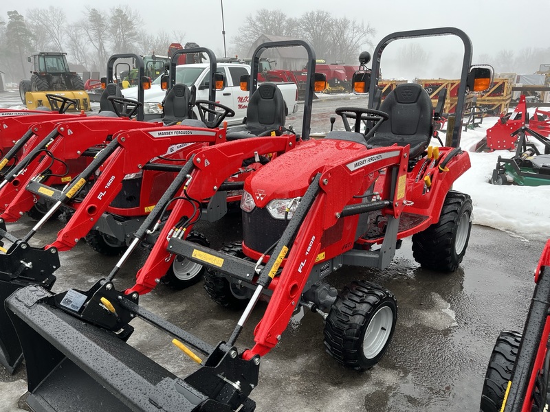 Tractors  - Massey Ferguson GC1725ML Compact Tractor Photo