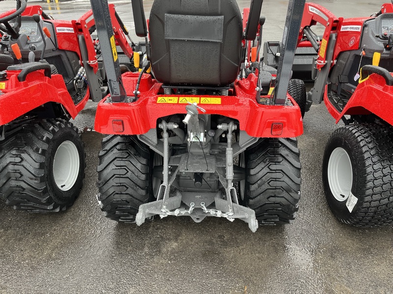 Tractors  - Massey Ferguson GC1725ML Compact Tractor Photo