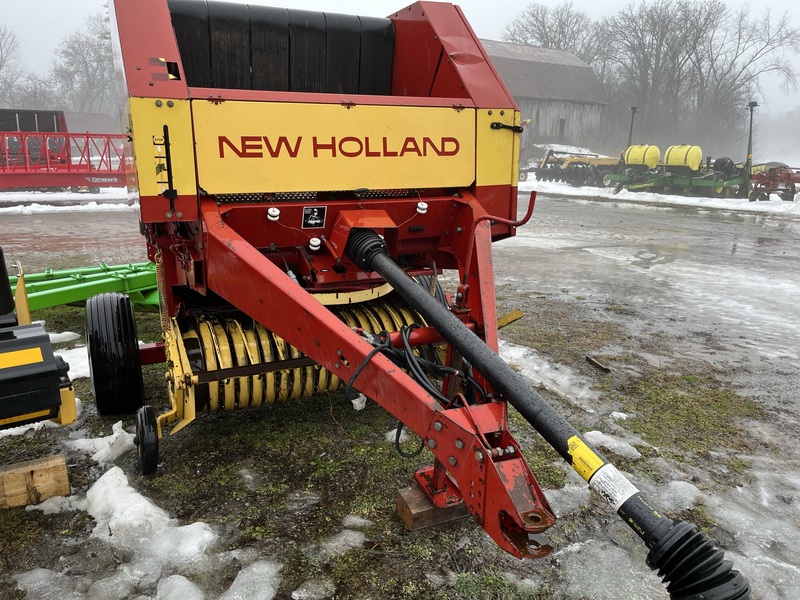 Hay & Forage  New Holland 630 Round Baler Photo