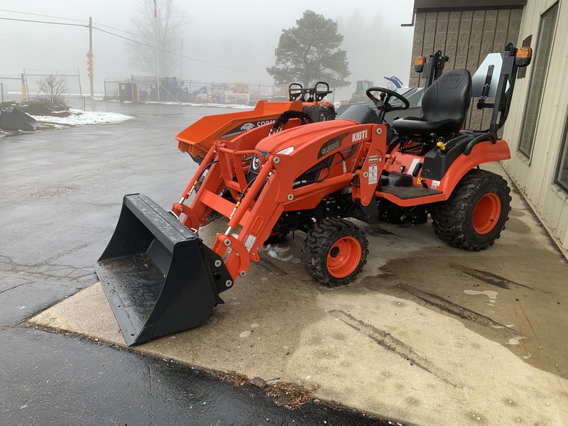 Kioti CS2220s Compact Tractor with loader 
