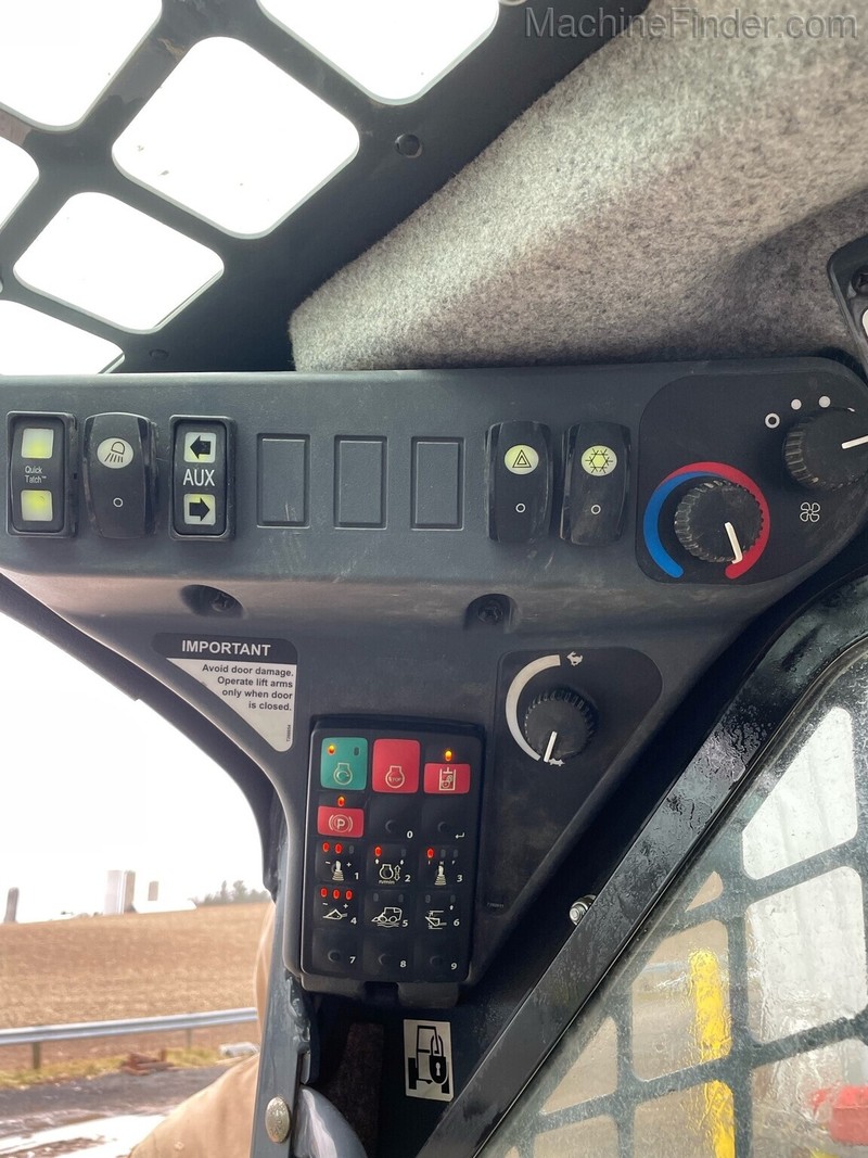 Construction  2019 John Deere 325G Compact Track Loader Photo