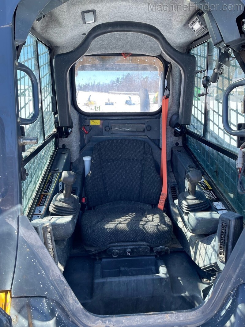 Construction  2019 John Deere 325G Skid Steer Photo