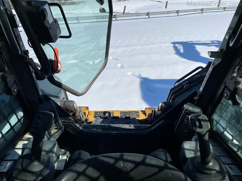 Construction  2019 John Deere 325G Skid Steer Photo