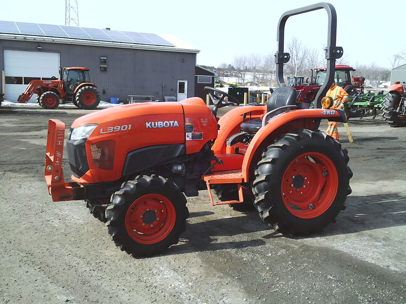 Kubota L3901 Tractor 