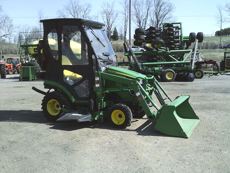 Tractors - Compact  John Deere 1025R Tractor Photo