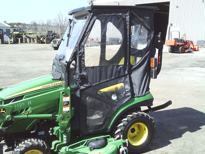 Tractors - Compact  John Deere 1025R Tractor Photo