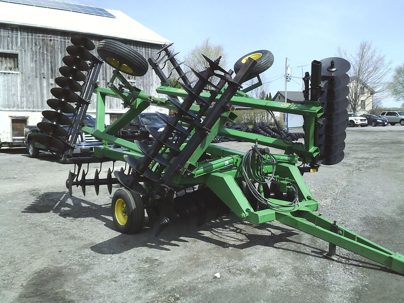 John Deere 630 Disc