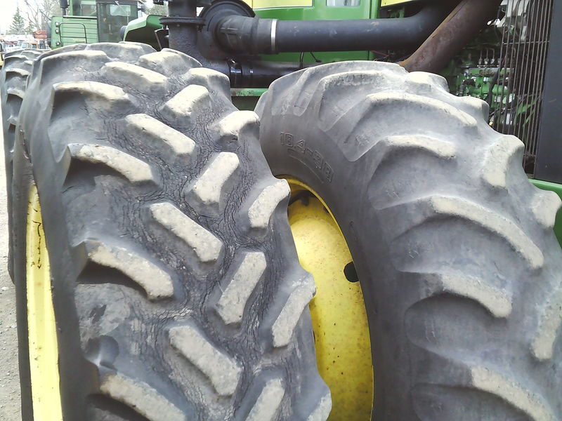 Tractors - Farm  John Deere 8450 Tractor  Photo