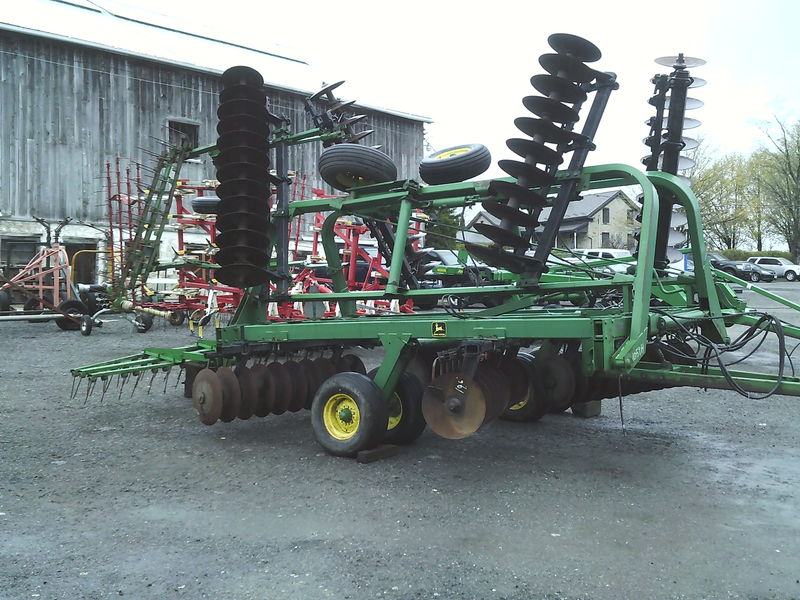 Discs  John Deere 235 Disc Photo