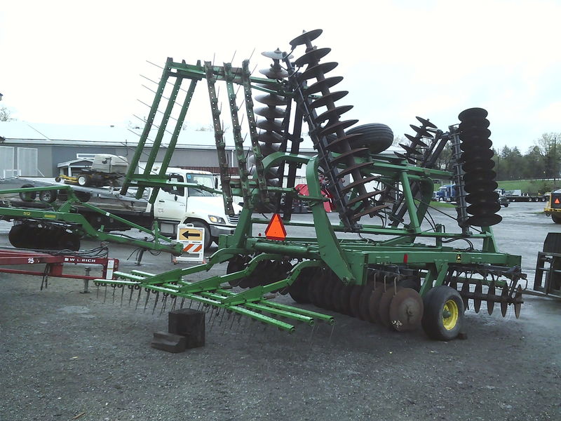 Discs  John Deere 235 Disc Photo