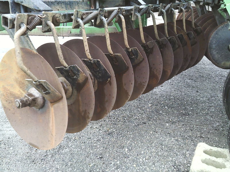 Discs  John Deere 235 Disc Photo