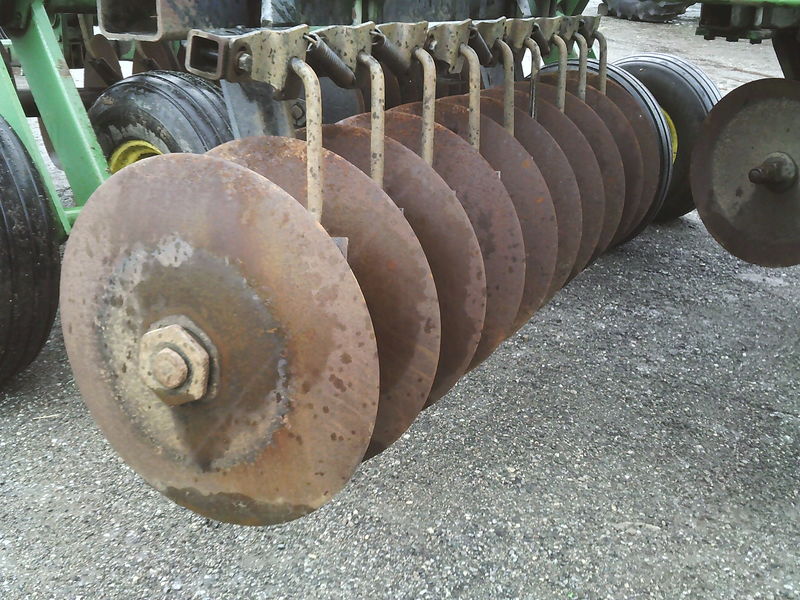 Discs  John Deere 235 Disc Photo