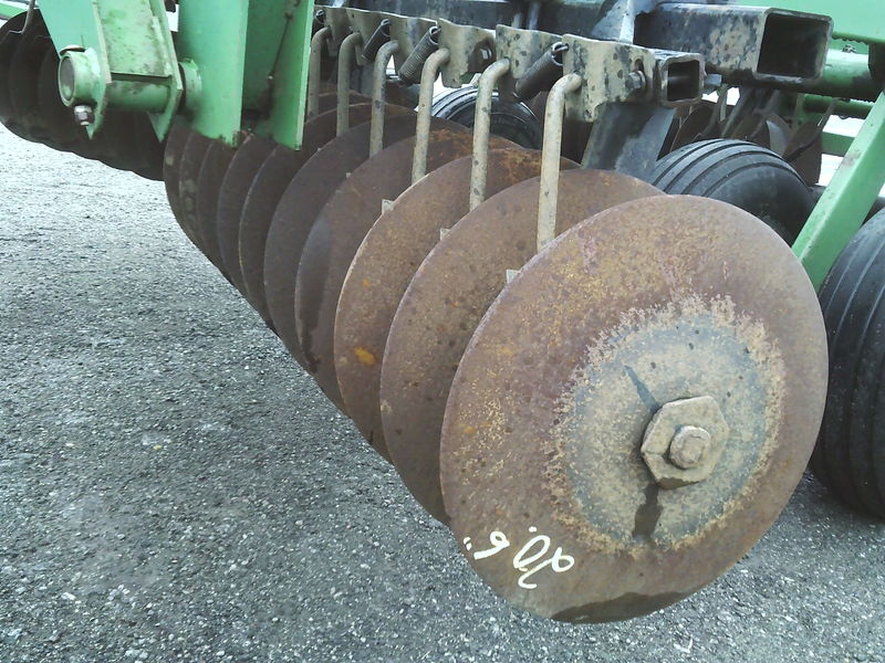 Discs  John Deere 235 Disc Photo