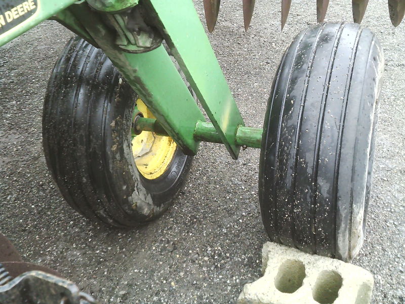Discs  John Deere 235 Disc Photo