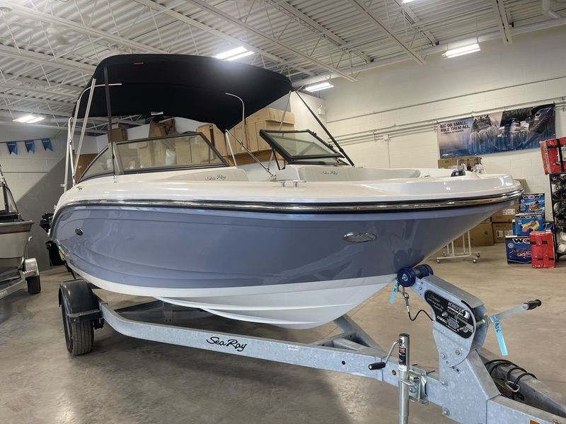 Boats  2020 Sea Ray SPX 190 Outboard Bow Rider Photo