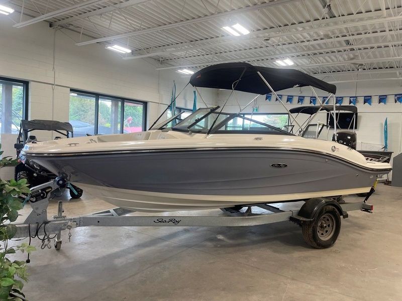 2020 Sea Ray SPX 190 Outboard Bow Rider