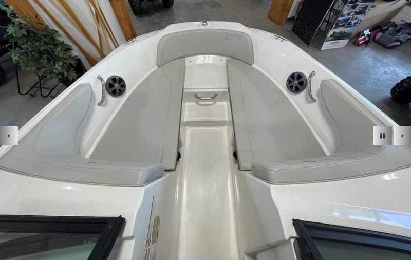 Boats  2020 Sea Ray SPX 190 Outboard Bow Rider Photo