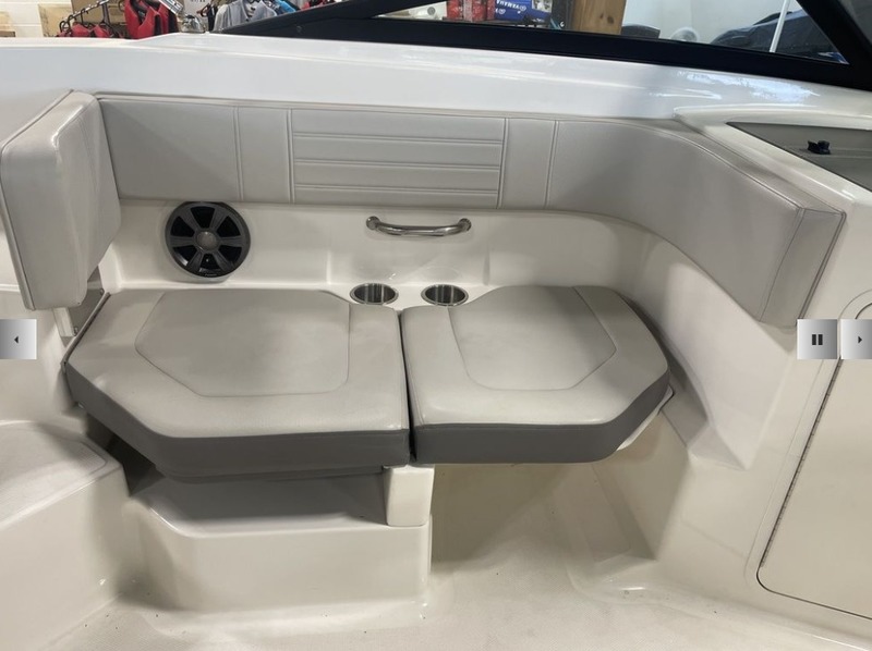 Boats  2020 Sea Ray SPX 190 Outboard Bow Rider Photo