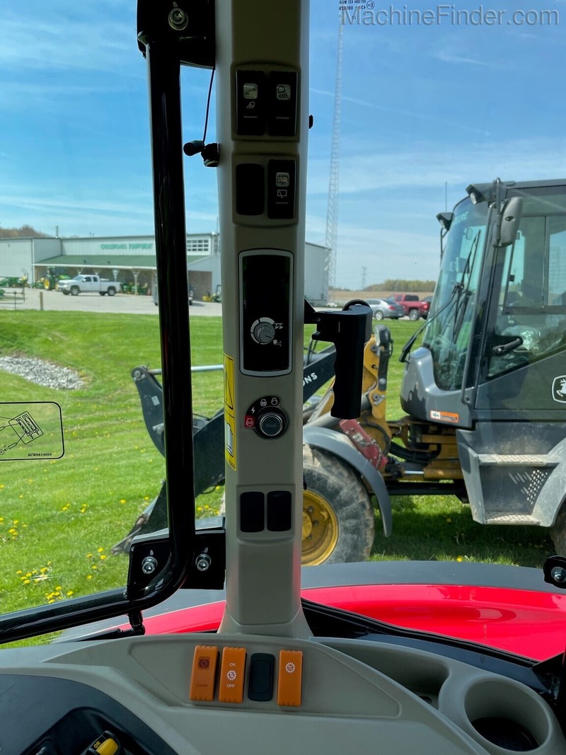 Tractors  2022 Massey Ferguson 4707 Tractor Loader Photo