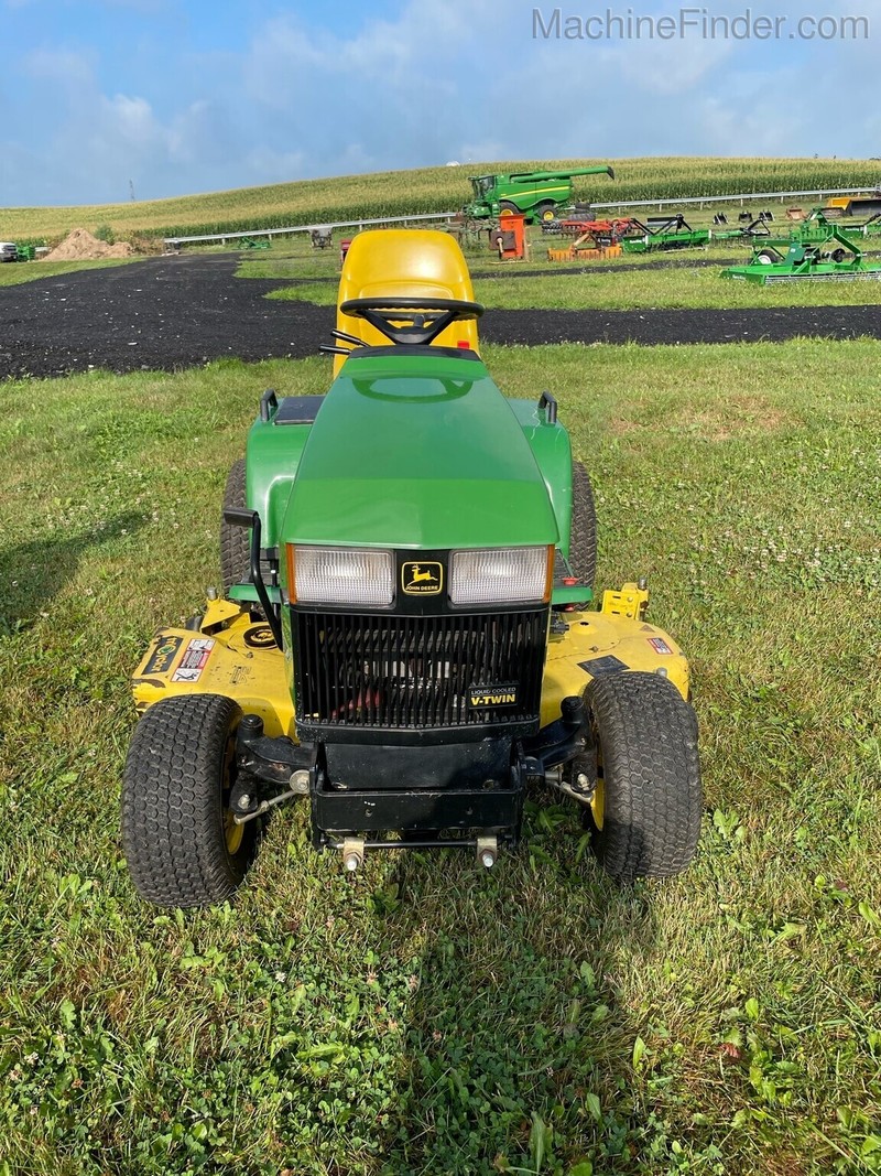 Property Maintenance  1999 John Deere 425 Lawn Tractor Photo