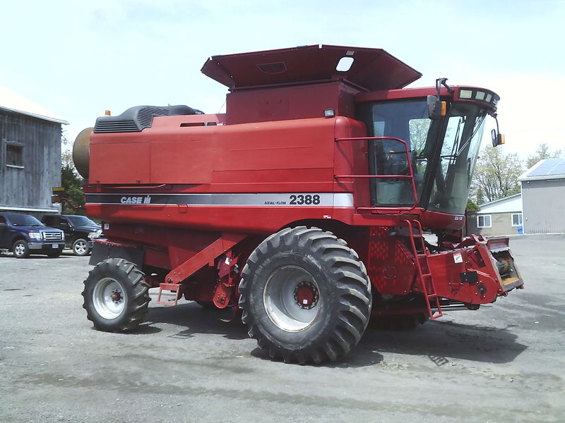 Combines & Harvesting Equipment  Case IH 2388 Combine Photo