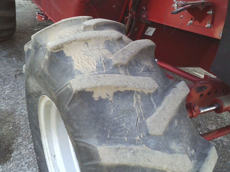 Combines & Harvesting Equipment  Case IH 2388 Combine Photo