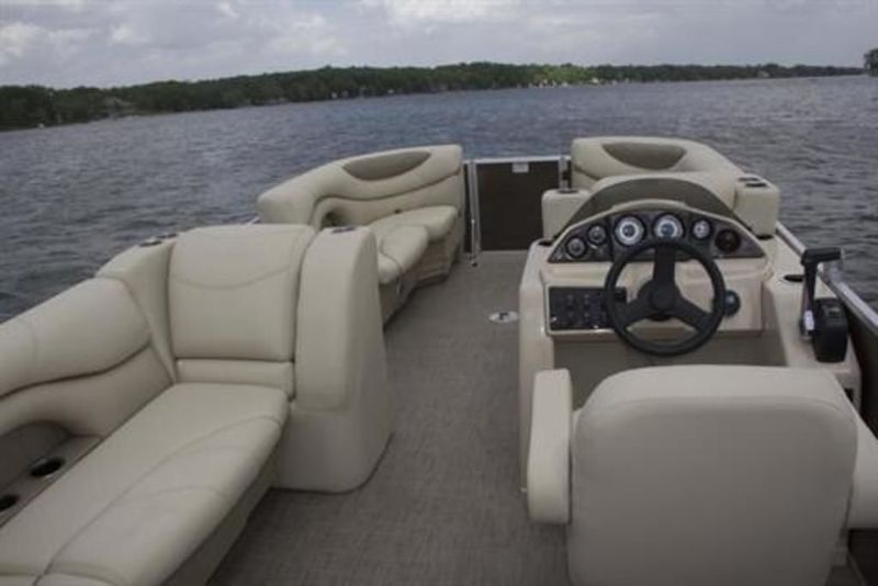 2024 Sylvan Mirage 820 Cruise Pontoon Boat