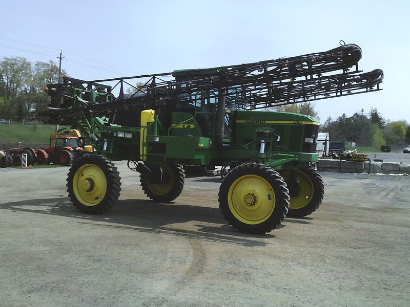 Sprayers  John Deere 4700 Sprayer Photo