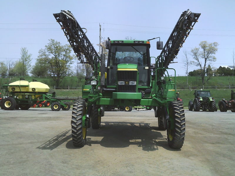 Sprayers  John Deere 4700 Sprayer Photo