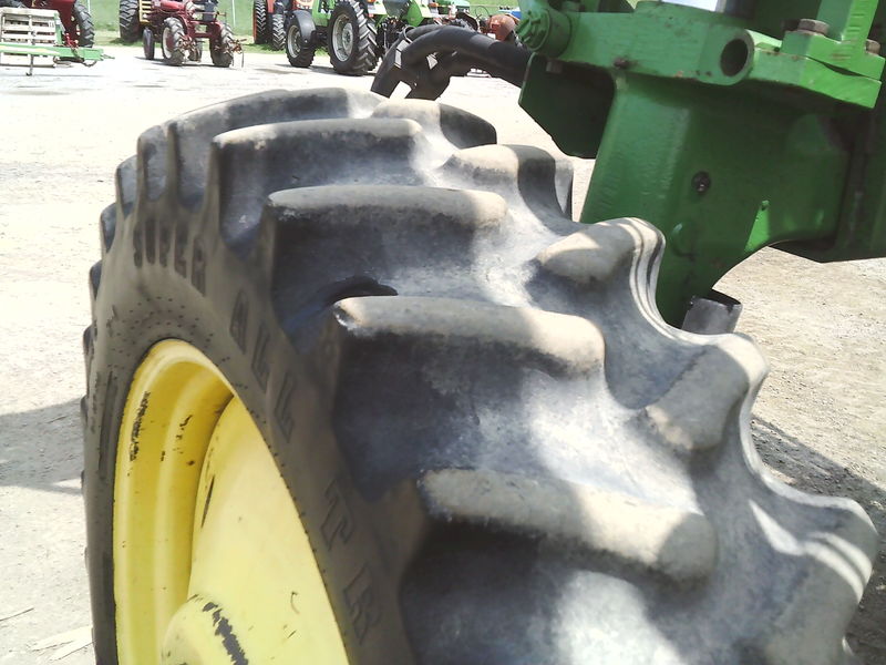 Sprayers  John Deere 4700 Sprayer Photo