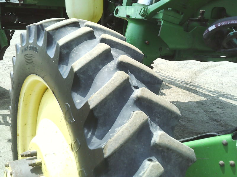 Sprayers  John Deere 4700 Sprayer Photo