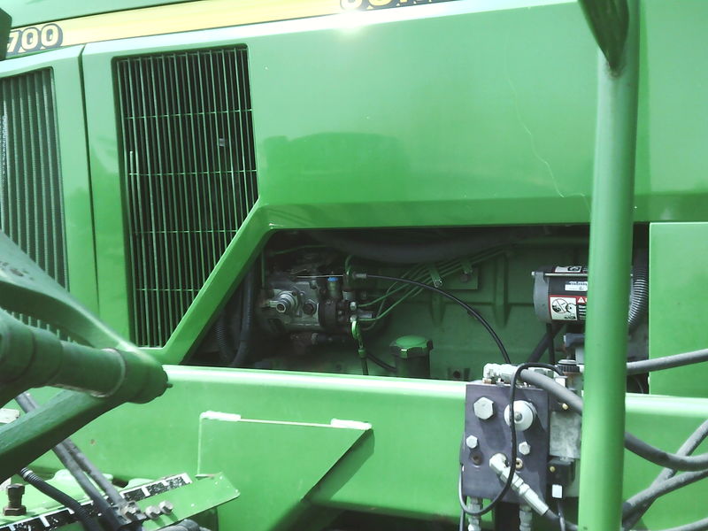 Sprayers  John Deere 4700 Sprayer Photo