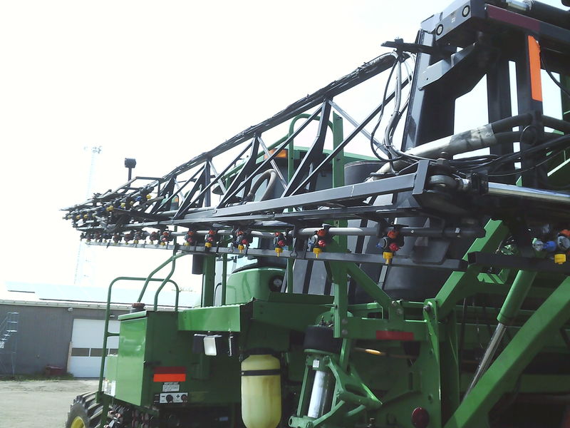 Sprayers  John Deere 4700 Sprayer Photo