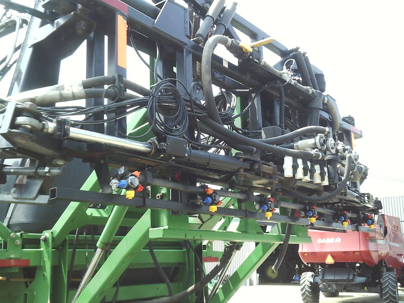 Sprayers  John Deere 4700 Sprayer Photo