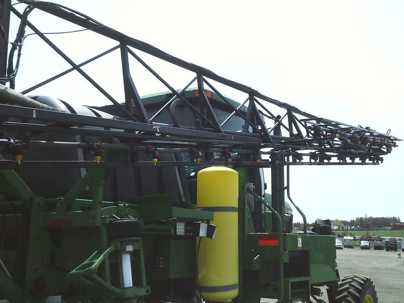 Sprayers  John Deere 4700 Sprayer Photo