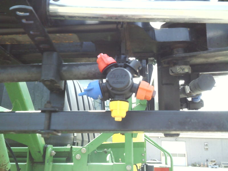 Sprayers  John Deere 4700 Sprayer Photo