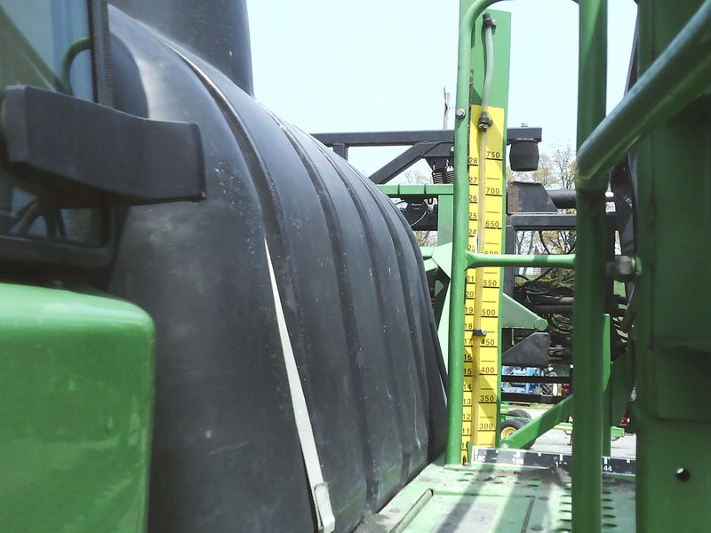 Sprayers  John Deere 4700 Sprayer Photo