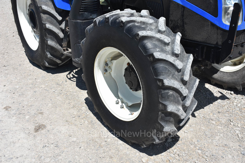 Tractors  2017 New Holland T4.100 Tractor Photo