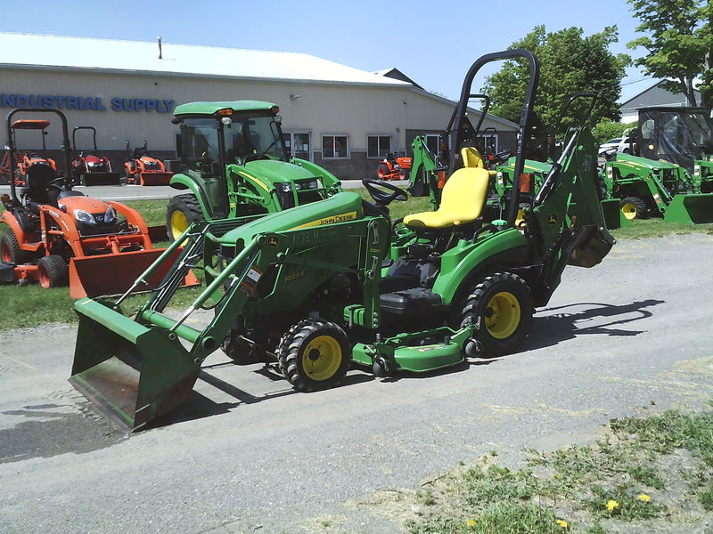 John Deere 1023E Tractor/ Backhoe