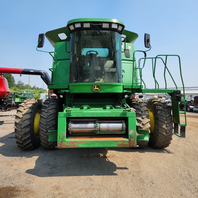 Combines & Harvesting Equipment  John Deere 9760 STS Combine Photo