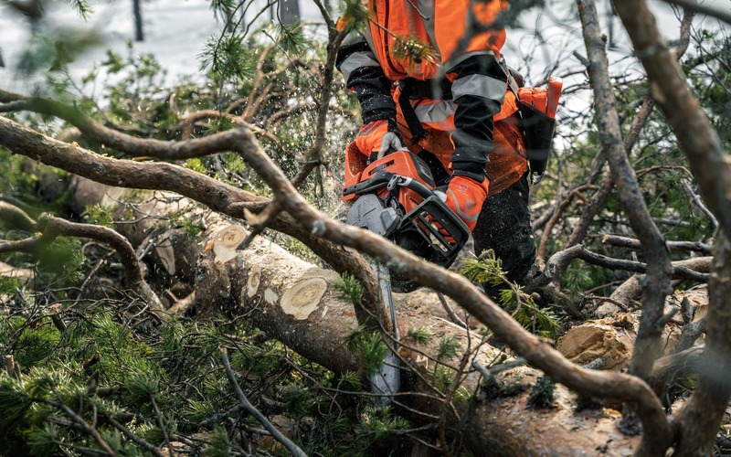 Landscape and Snow Removal  Husqvarna 16" 550XP II 50.1cc Professional Chainsaw Photo