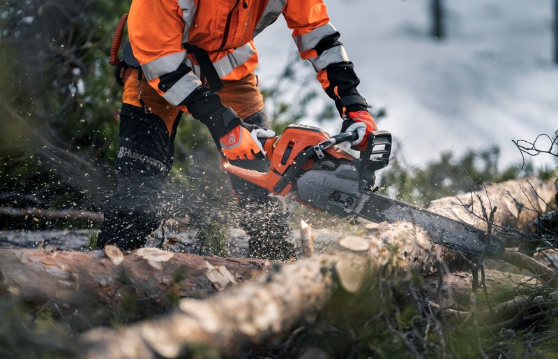 Landscape and Snow Removal  Husqvarna 16" 550XP II 50.1cc Professional Chainsaw Photo