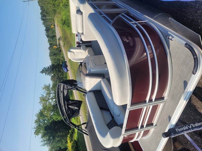 2023 Sylvan Mirage 818 Cruise 