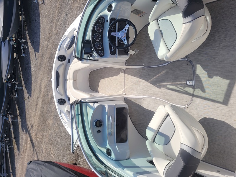 Boats   2018 Rinker 19QX OB Bowrider Photo