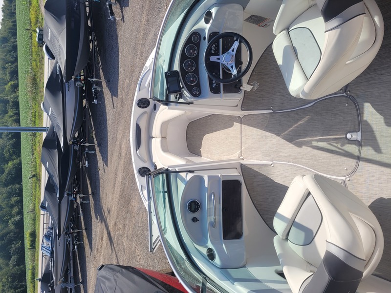 Boats   2018 Rinker 19QX OB Bowrider Photo