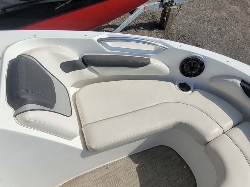 Boats   2018 Rinker 19QX OB Bowrider Photo