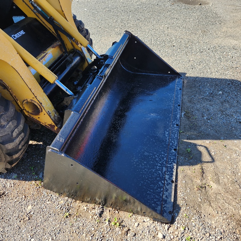 Skidsteer Loaders  Deere 320 Skidsteer Photo