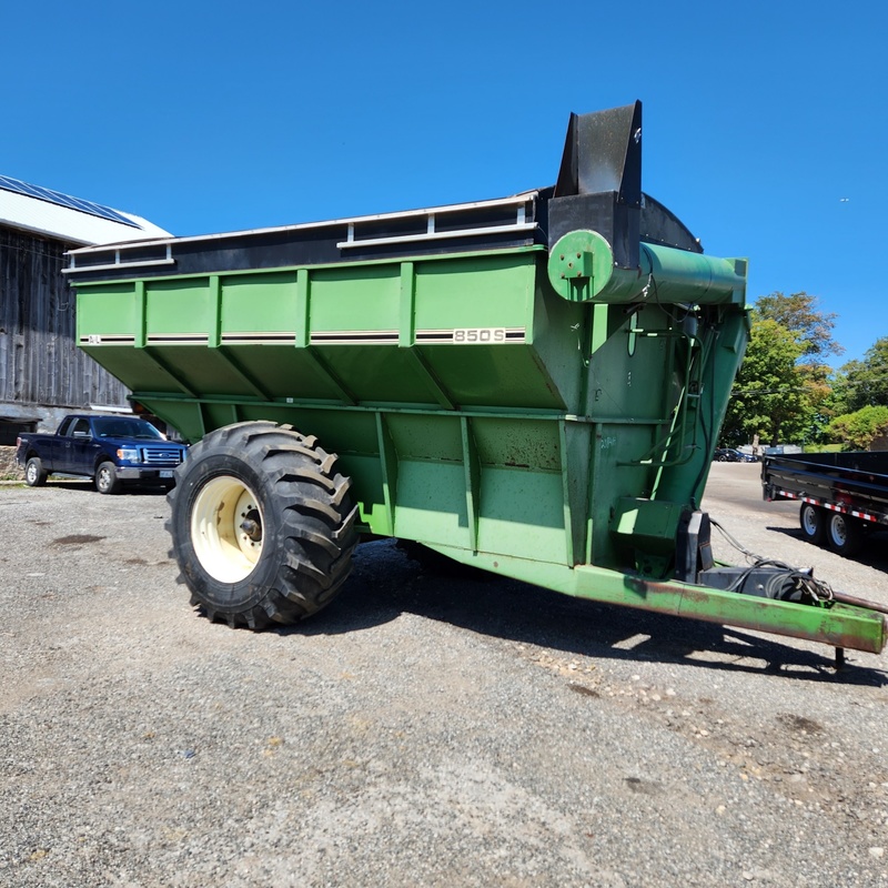 Grain Cart  A&L 850S Grain Cart Photo