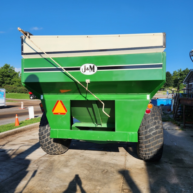 Grain Cart  J&M 525 Grain Cart Photo