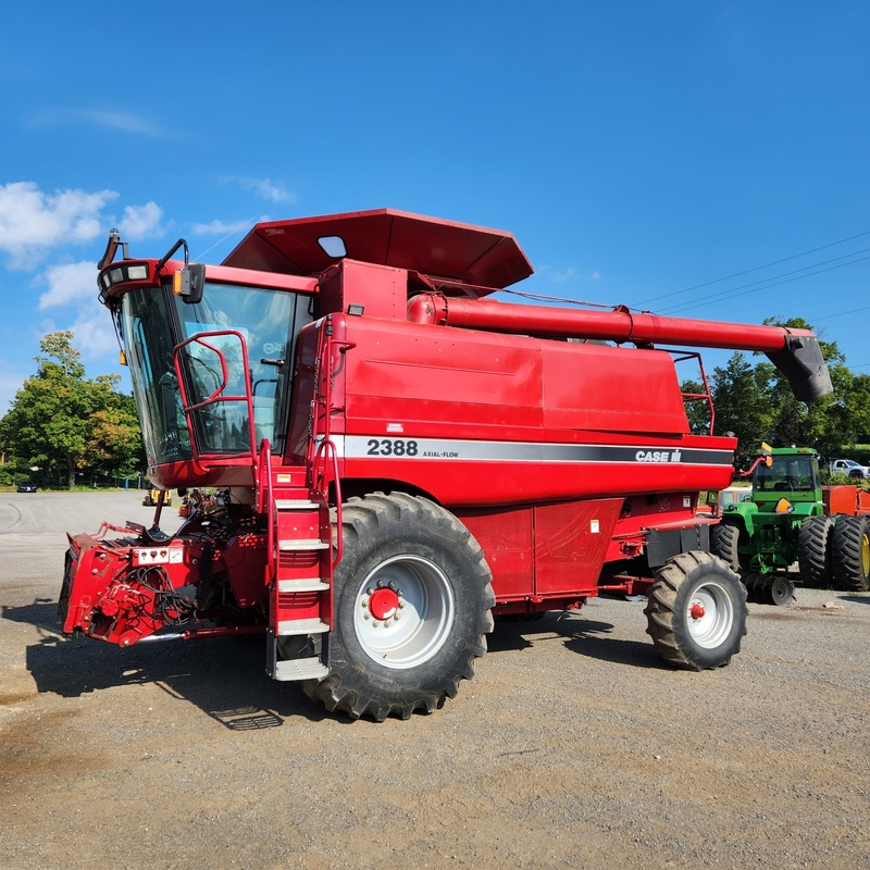 Combines & Harvesting Equipment  Case IH 2388 Combine Photo